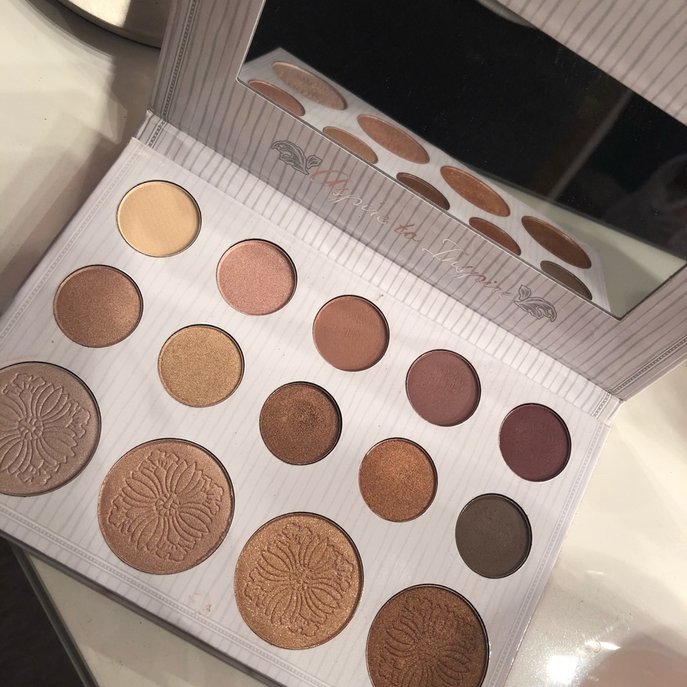 Carli Bybel eyeshadow